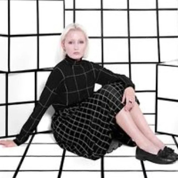 Grid Print Turtleneck knit Top - Picture 3 of 4